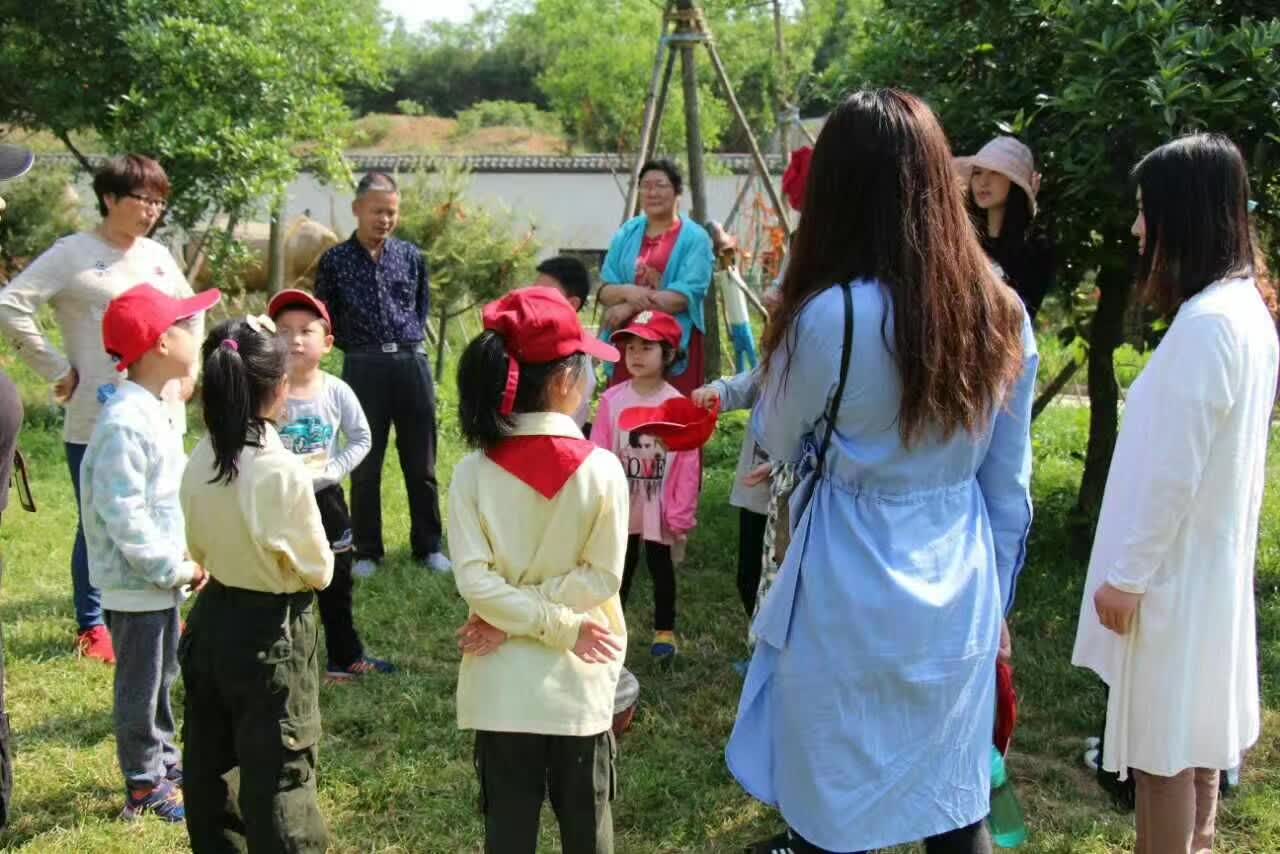 玩学中的亲子游学中得到全面提升不朽情缘登录入口少儿财商可在(图2)